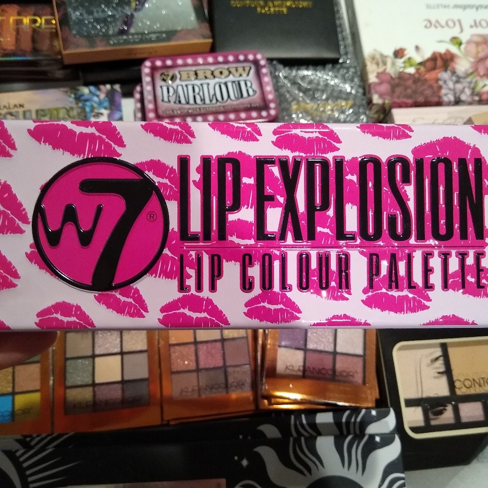 Lip color palette